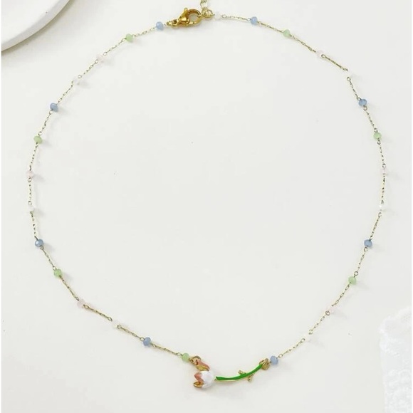 Elegant Flower Beaded Necklace - Picture 3 of 5